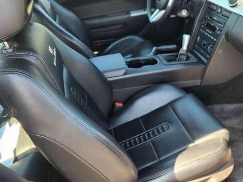 Used 2005 Ford Mustang GT Premium image 12