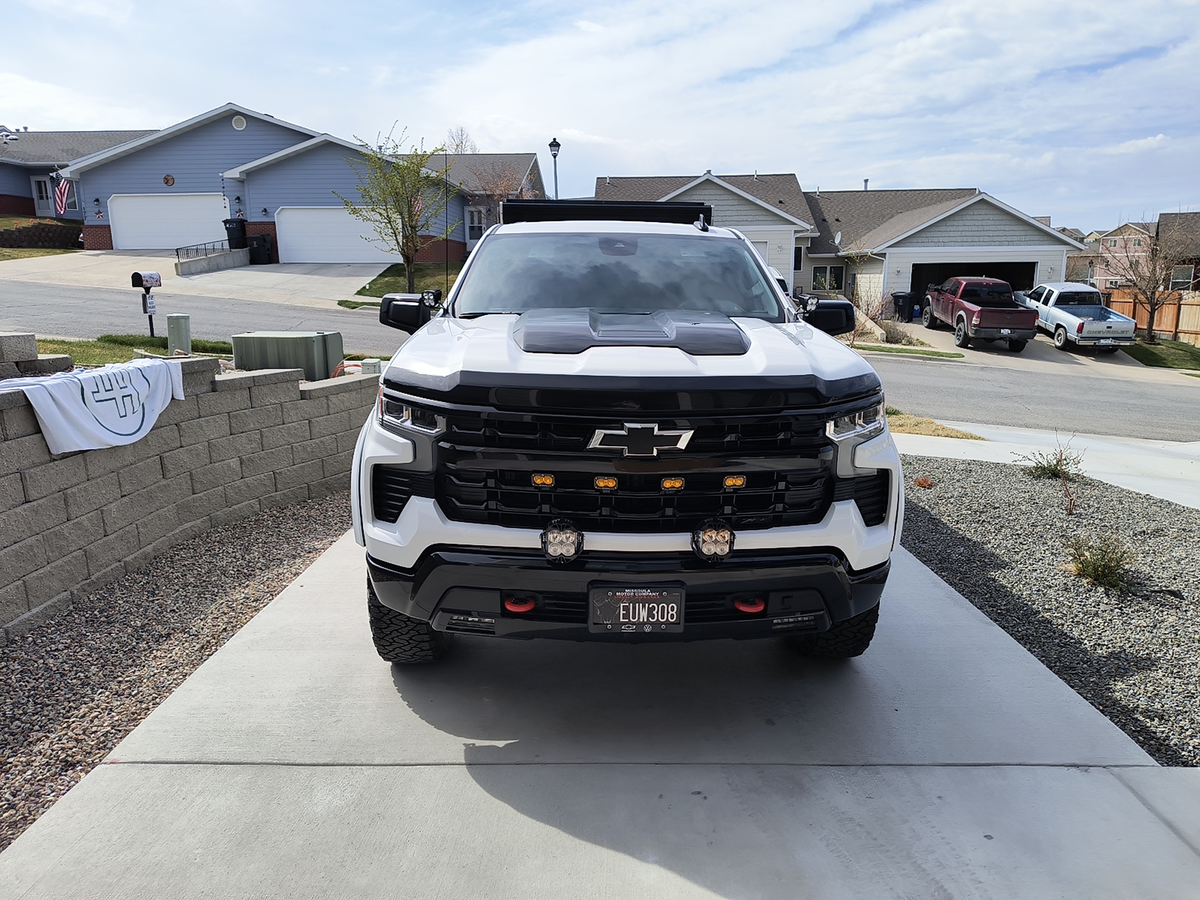 Used 2025 Chevrolet Silverado 1500 LT Trail Boss w/ Convenience Package II AWD/4WD image 2