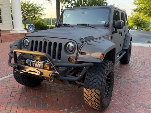 Used 2013 Jeep Wrangler Unlimited Sport AWD/4WD image 6