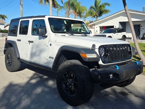 Used 2024 Jeep Wrangler Unlimited image 1