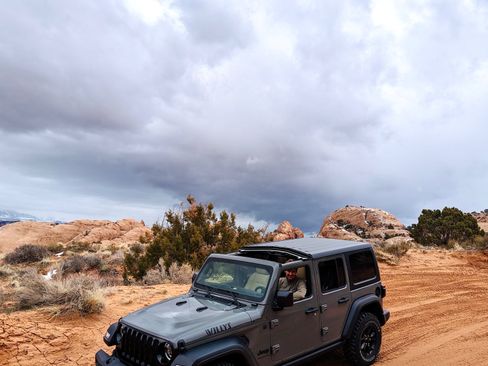 Used 2023 Jeep Wrangler Unlimited Sport image 12