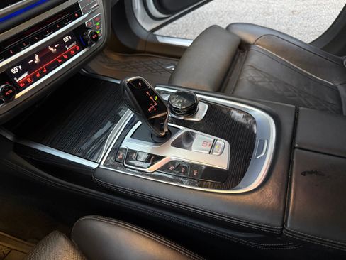 Used 2019 BMW 750i w/ Executive Package image 12