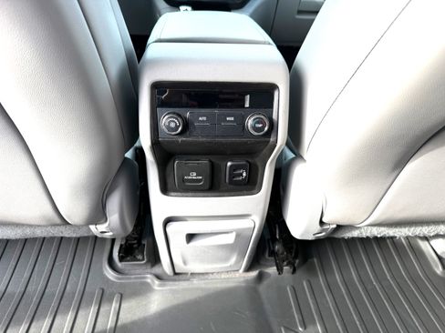 Used 2018 GMC Acadia SLT image 17