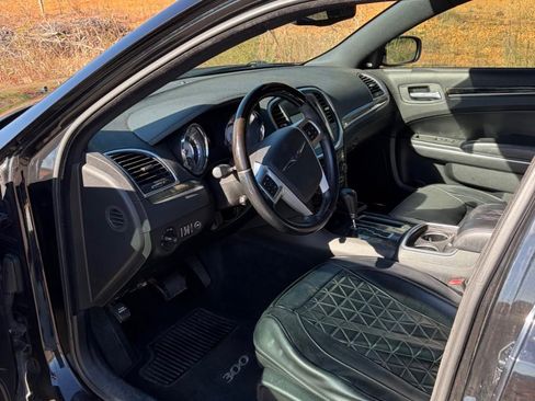 Used 2013 Chrysler 300 C image 5