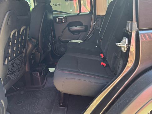 Used 2019 Jeep Wrangler Unlimited Rubicon AWD/4WD image 17