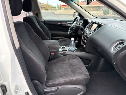 Used 2016 Nissan Pathfinder SV image 14