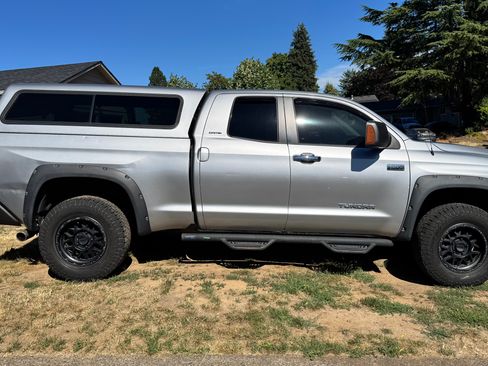Used 2016 Toyota Tundra Limited w/ Limited Premium Package AWD/4WD image 6