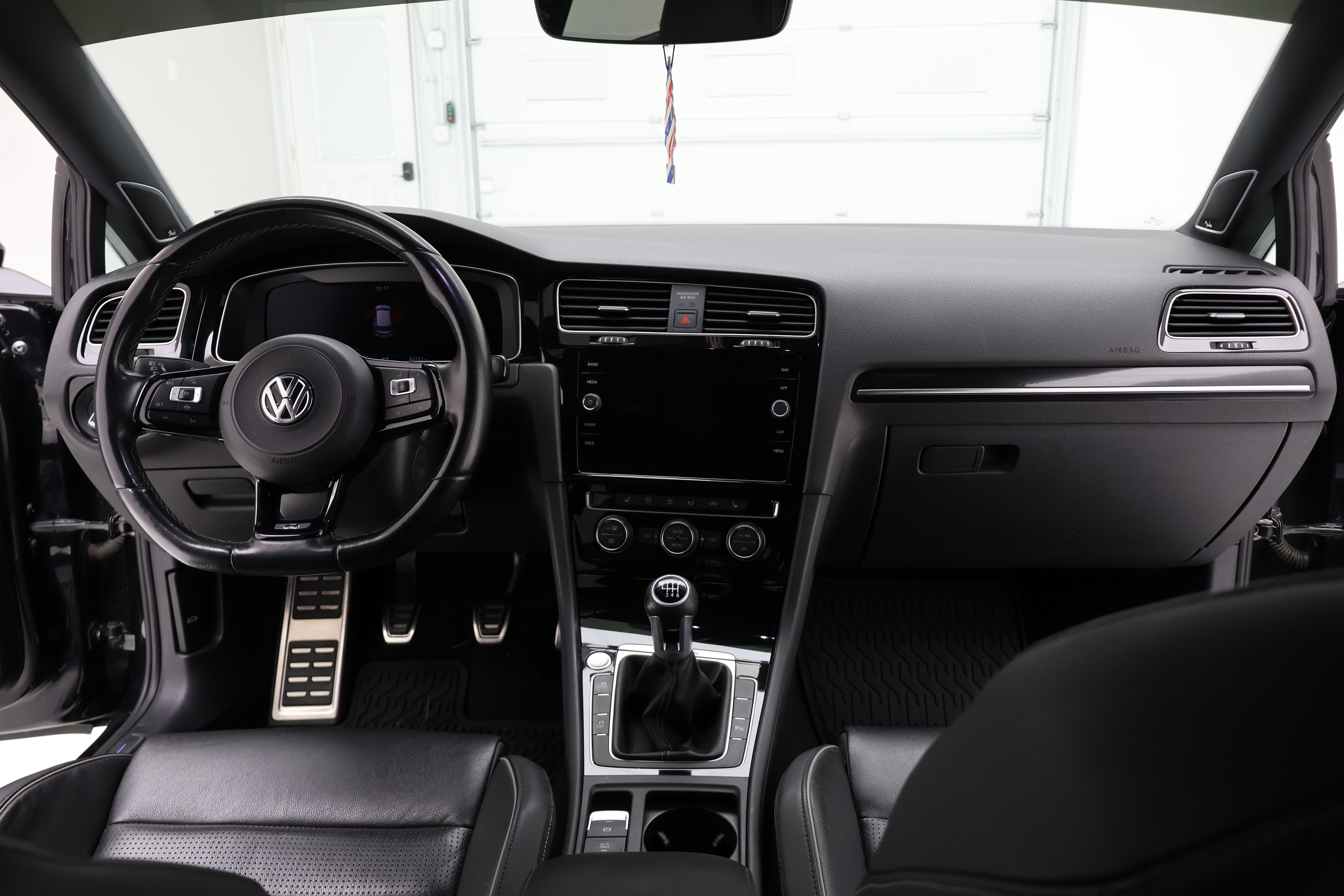 Used 2019 Volkswagen Golf R 4-Door AWD/4WD image 24