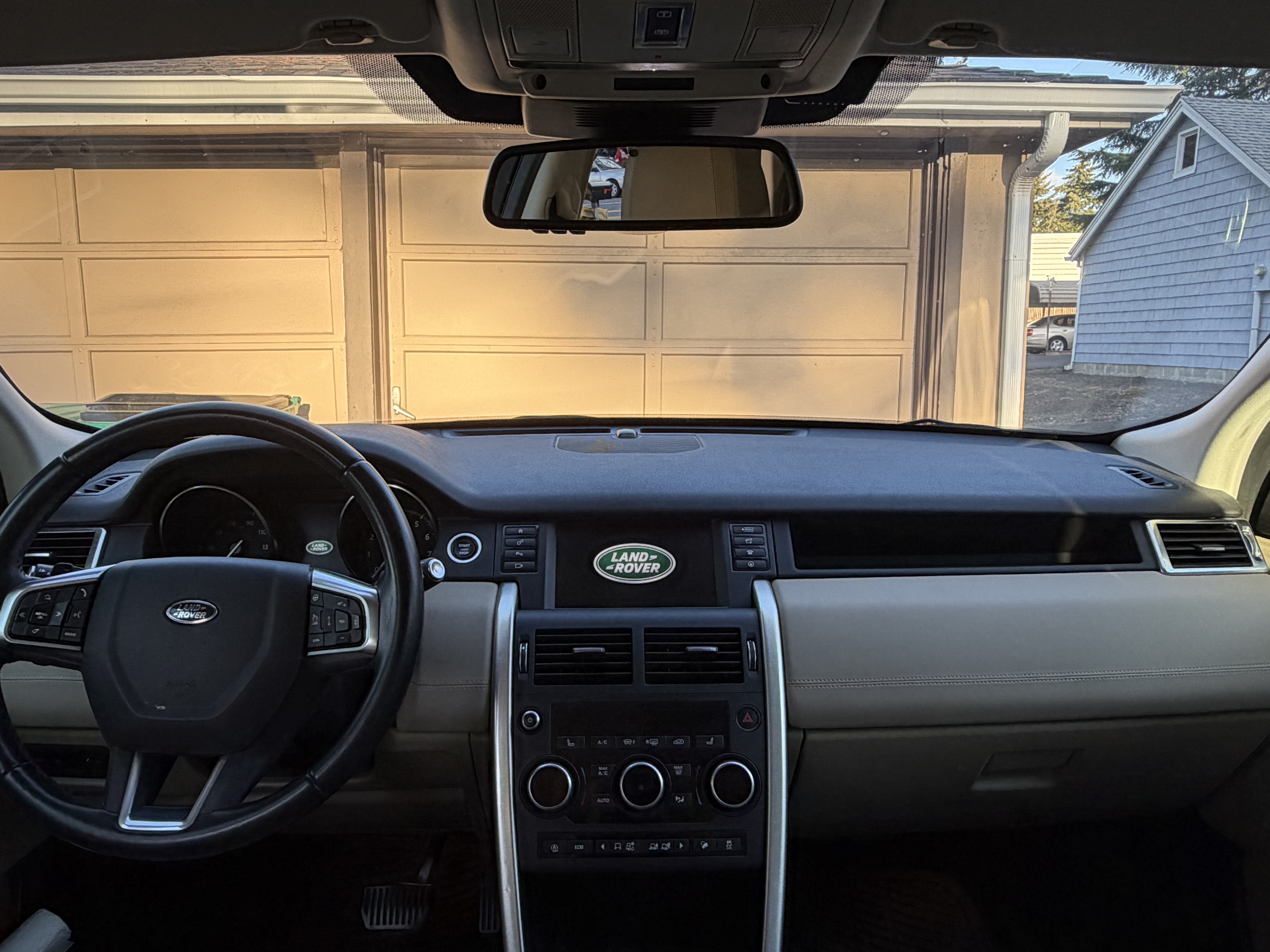Used 2019 Land Rover Discovery Sport HSE AWD/4WD image 11
