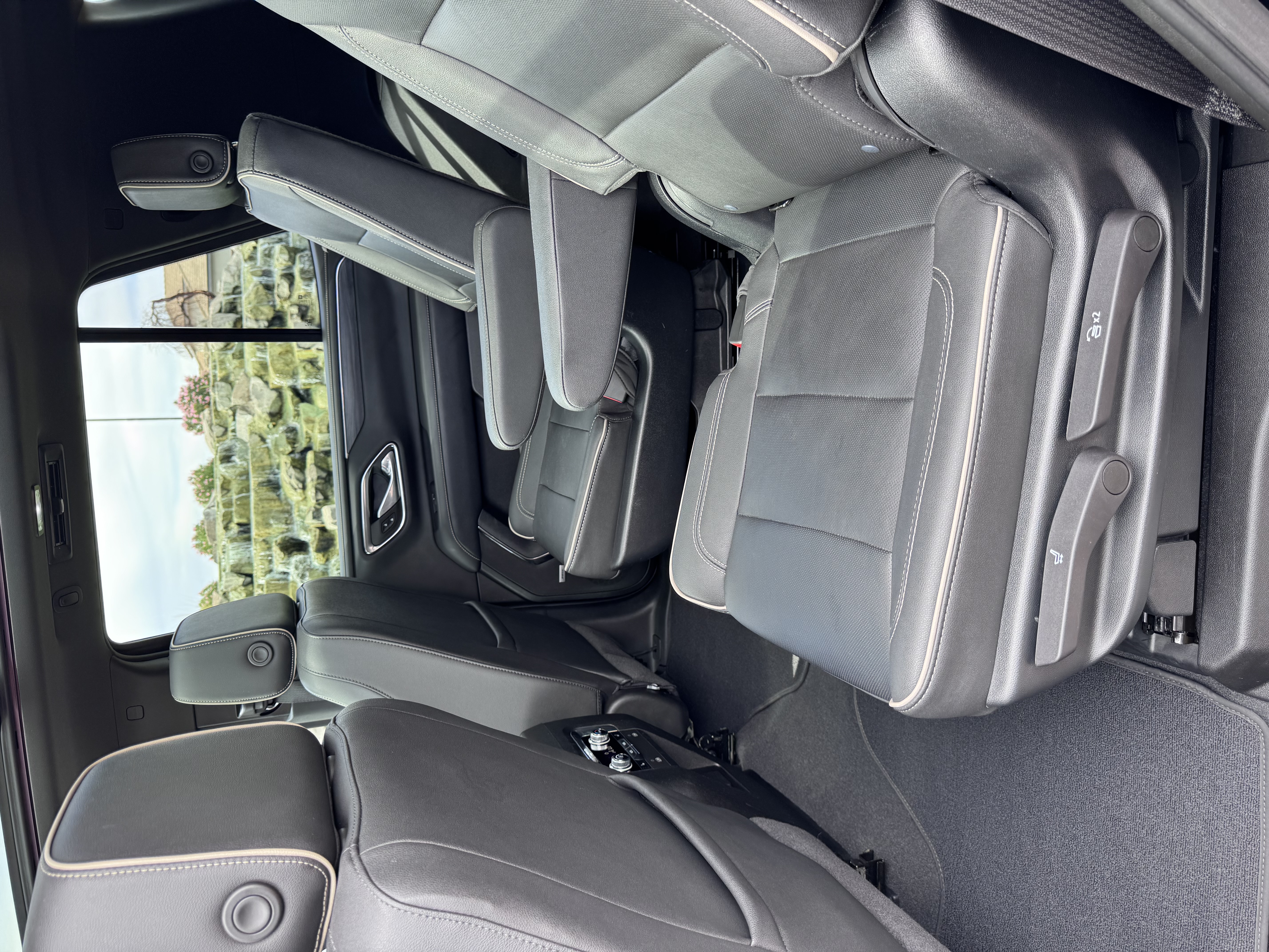 Used 2023 GMC Yukon SLT w/ SLT Premium Package AWD/4WD image 15
