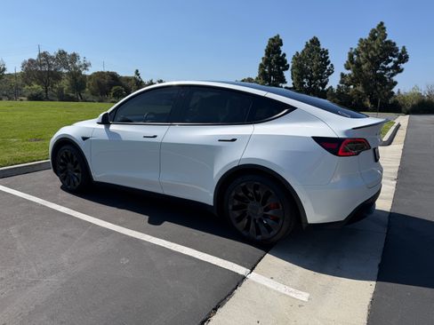 Used 2022 Tesla Model Y Performance image 4