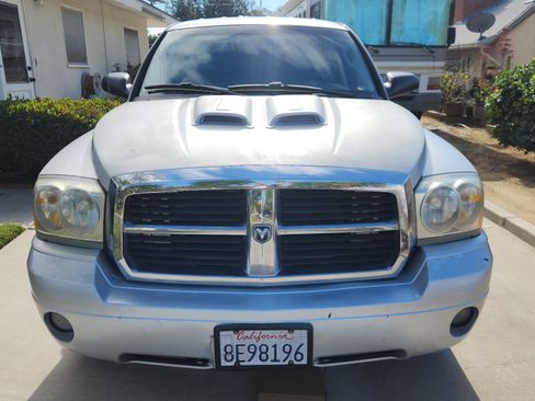 Used 2006 Dodge Dakota SLT image 2