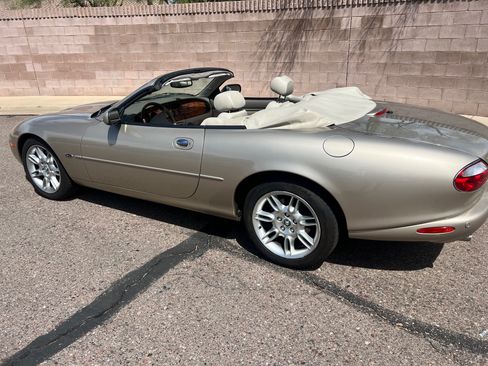Used 2001 Jaguar XK8 Convertible image 16