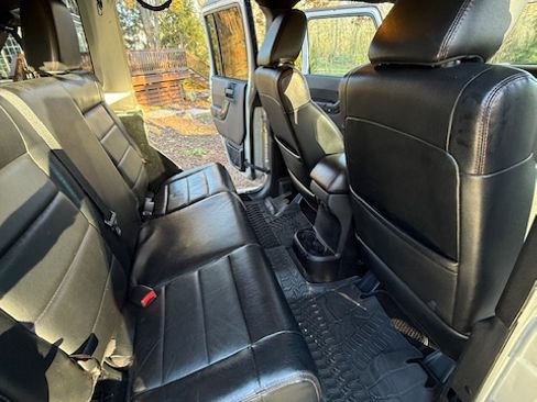 Used 2012 Jeep Wrangler Unlimited Sahara image 10