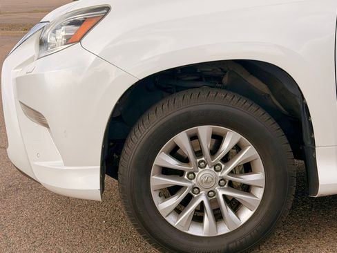 Used 2014 Lexus GX 460 w/ Premium Package AWD/4WD image 5