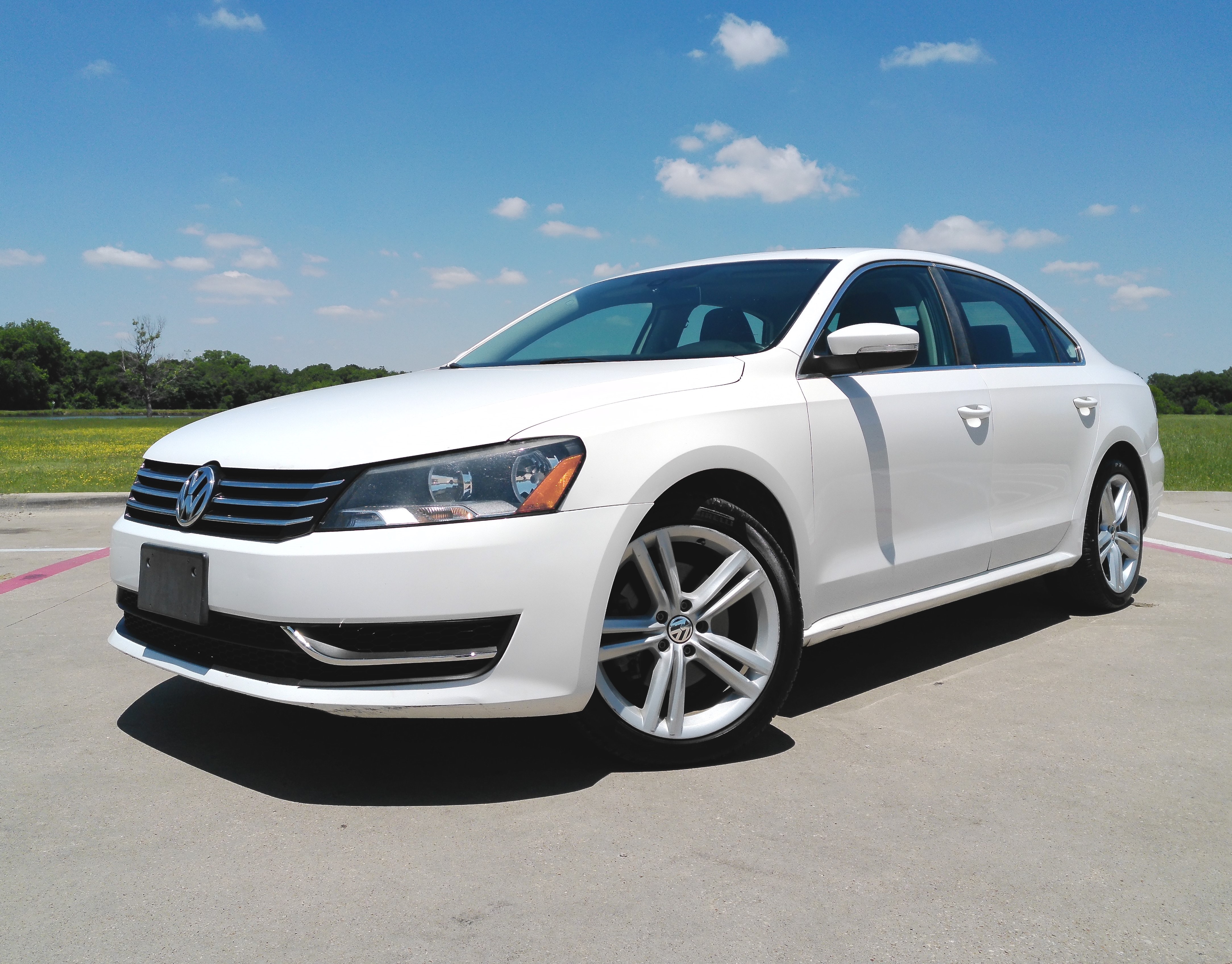 Used 2014 Volkswagen Passat 1.8T SE FWD image 1