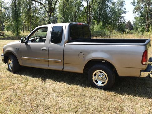 Used 2003 Ford F150 XLT RWD image 2