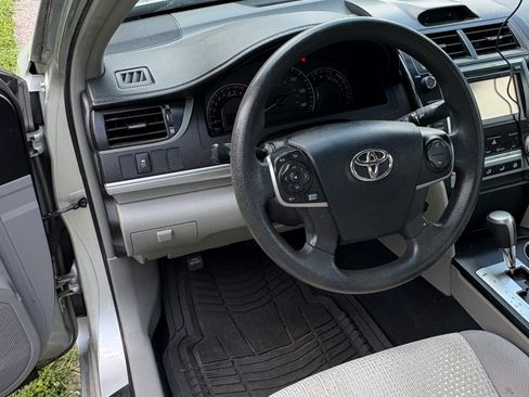 Used 2012 Toyota Camry LE FWD image 12