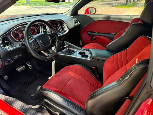 Used 2015 Dodge Challenger SRT Hellcat RWD image 24