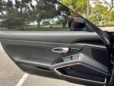 Used 2018 Porsche 911 Carrera image 16