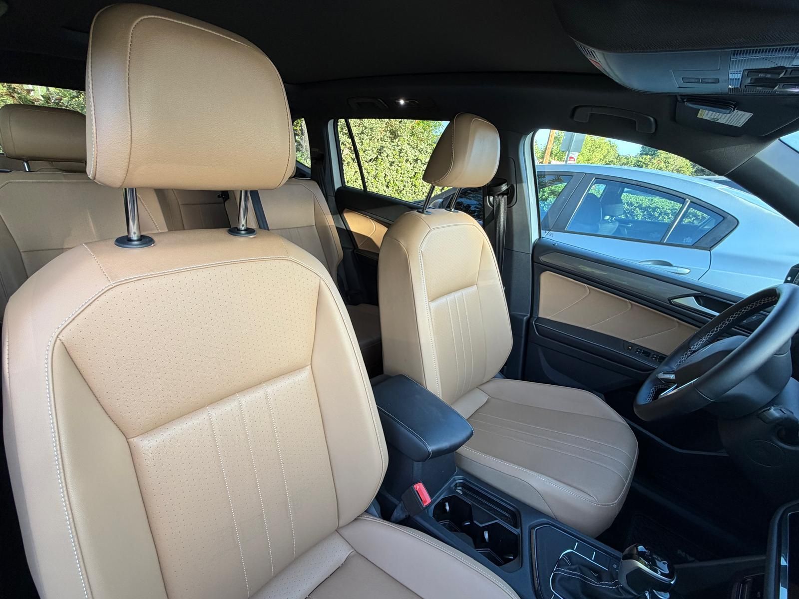Used 2024 Volkswagen Tiguan SE w/ Panoramic Sunroof Package FWD image 9