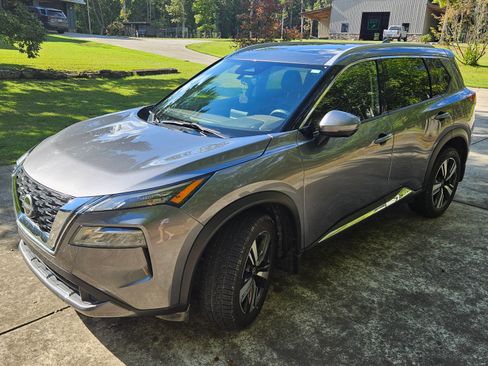 Used 2023 Nissan Rogue SL image 1