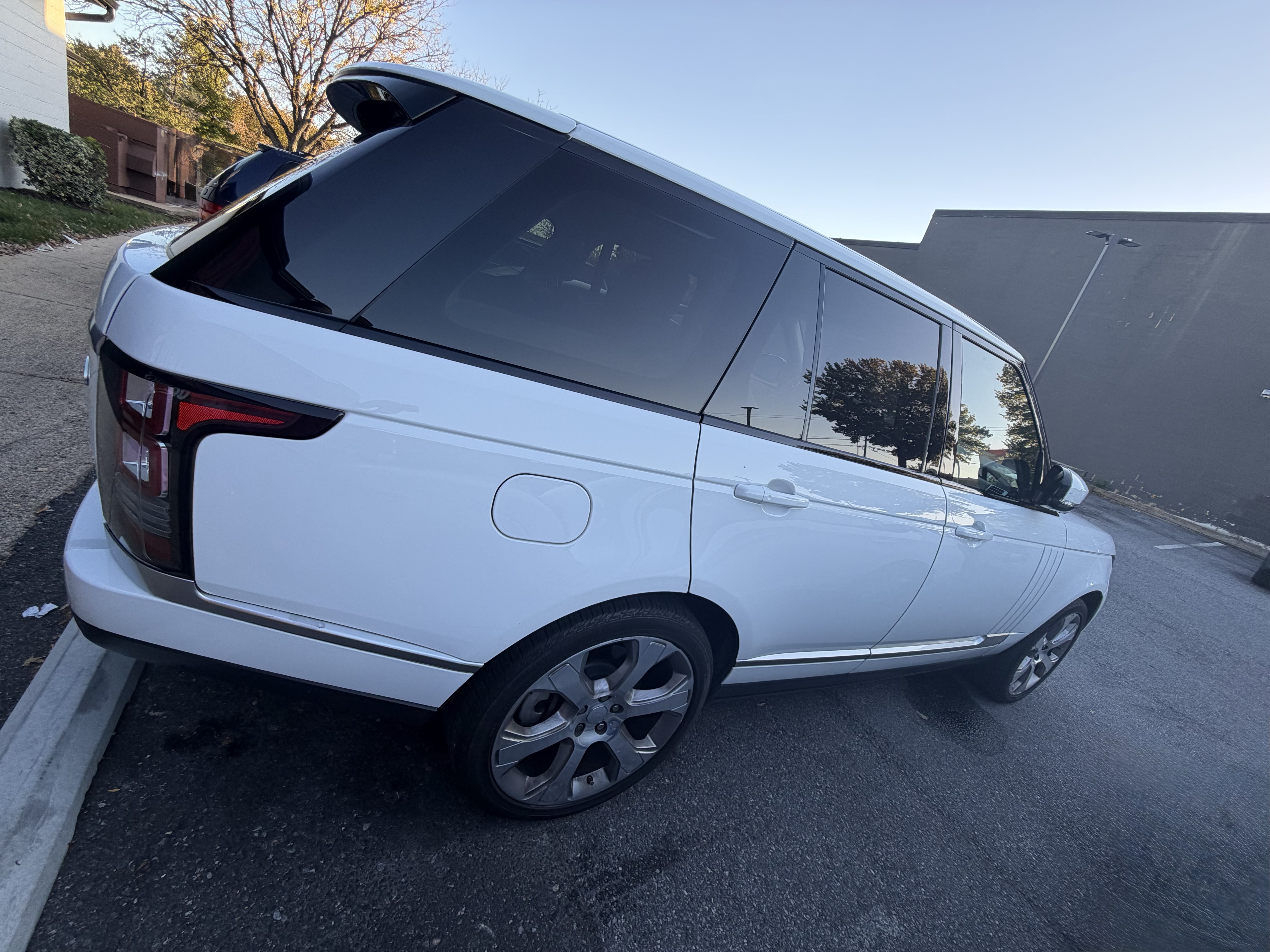 Used 2017 Land Rover Range Rover Supercharged AWD/4WD image 4