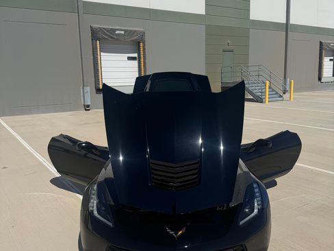 Used 2019 Chevrolet Corvette Stingray Coupe w/ Carbon Flash Badge Package image 28