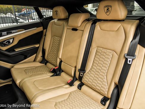 Used 2021 Lamborghini Urus Sport Utility 4D image 5