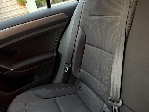 Used 2016 Volkswagen Golf S image 22