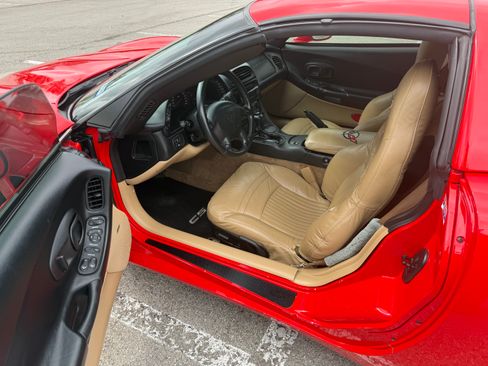 Used 2004 Chevrolet Corvette Coupe w/ Roof Package image 19