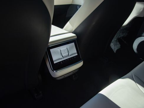 Used 2021 Tesla Model S Long Range image 17