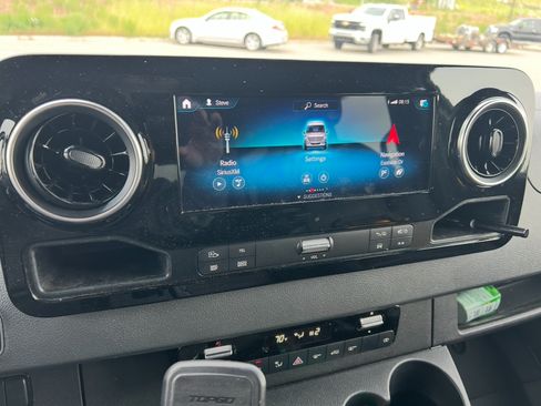 Used 2021 Mercedes-Benz Sprinter 2500 image 12