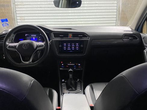 Used 2022 Volkswagen Tiguan SE image 11