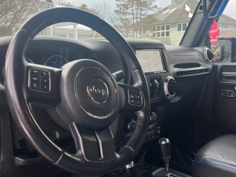 Used 2016 Jeep Wrangler Unlimited Sahara w/ Connectivity Group image 6