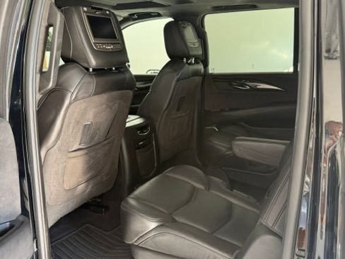 Used 2016 Cadillac Escalade ESV Platinum AWD/4WD image 6