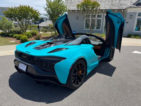 Used 2025 McLaren Artura Spider RWD image 6