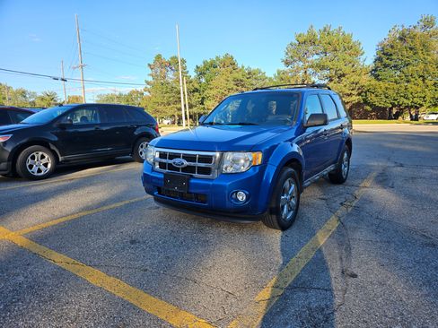 Used 2011 Ford Escape XLT w/ Canadian Winter Pkg image 2