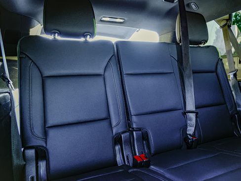 Used 2022 Chevrolet Suburban Z71 w/ Z71 Off-Road Package image 29