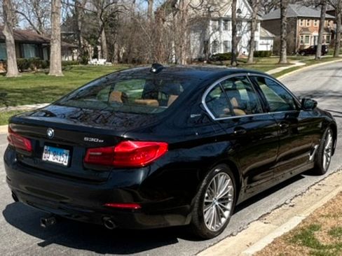 Used 2019 BMW 530e xDrive w/ Convenience Package image 4