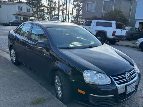 Used 2010 Volkswagen Jetta S image 4