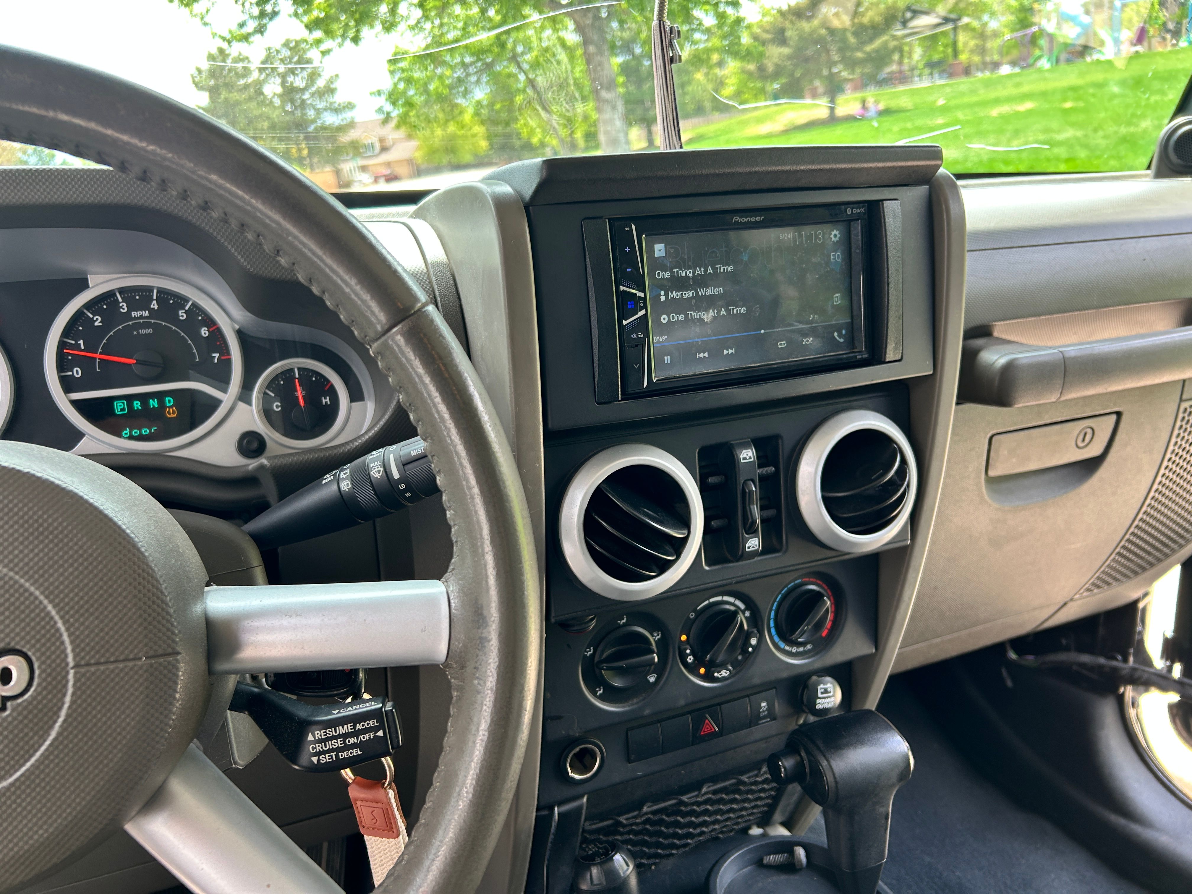 Used 2010 Jeep Wrangler Unlimited Sahara AWD/4WD image 5