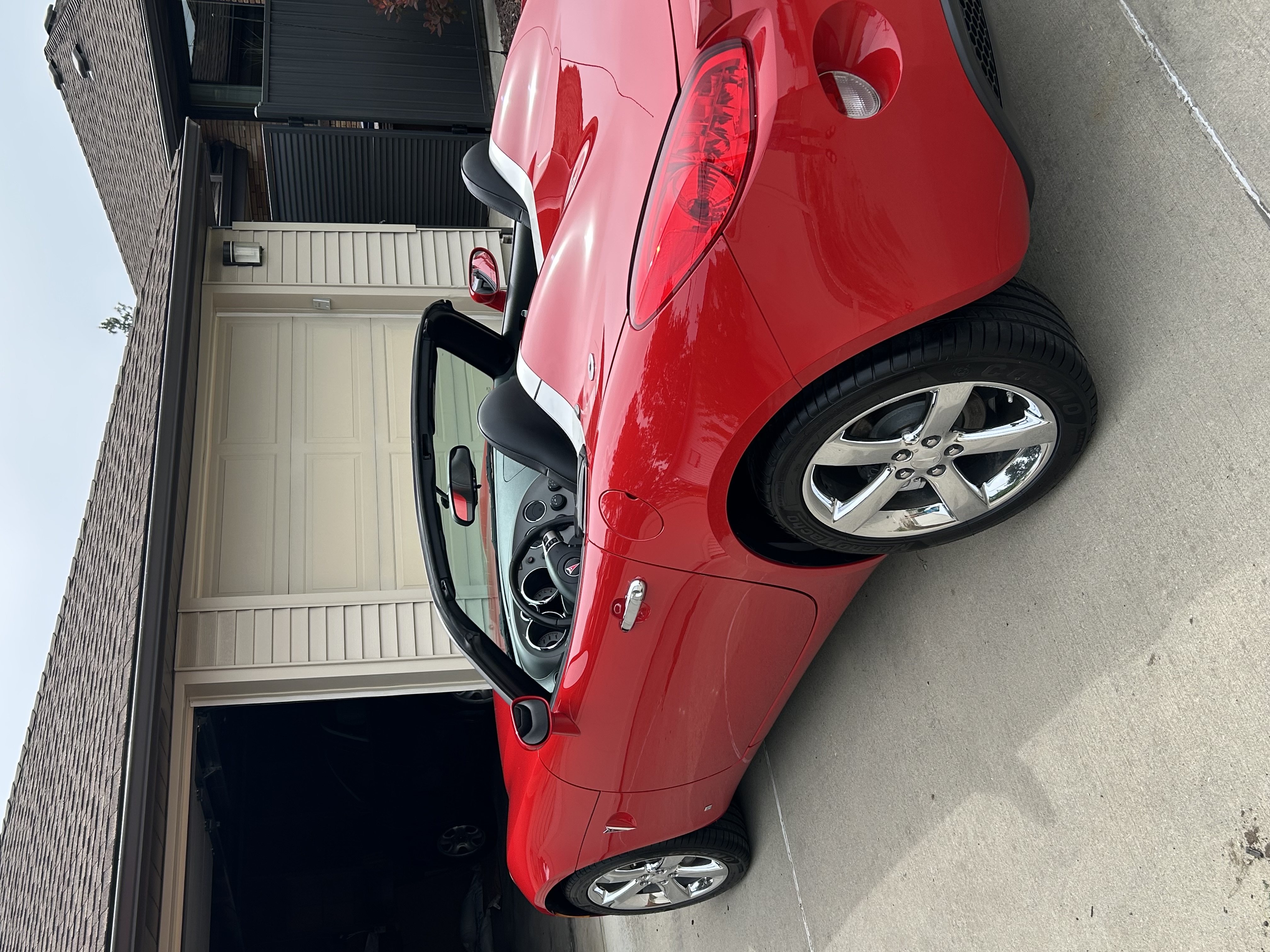 Used 2008 Pontiac Solstice Convertible w/ Premium Package RWD image 16
