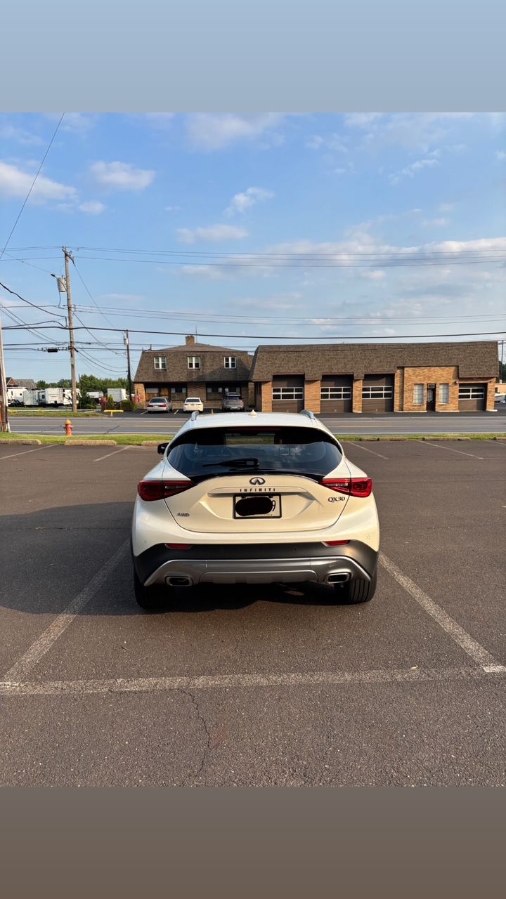 Used 2018 INFINITI QX30 Premium w/ Navigation Package AWD/4WD image 6
