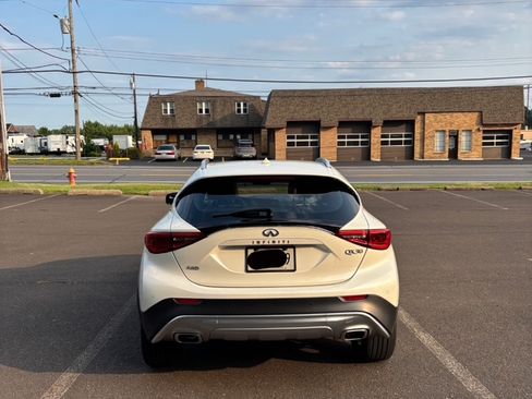 Used 2018 INFINITI QX30 Premium w/ Navigation Package AWD/4WD image 6