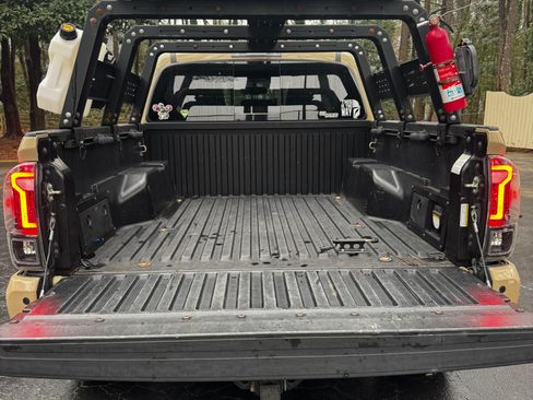 Used 2017 Toyota Tacoma TRD Sport image 8