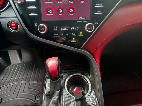 Used 2018 Toyota Camry XSE image 18