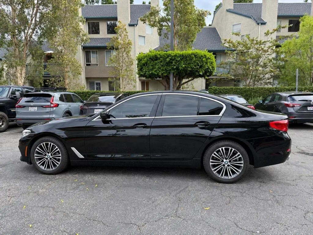 Used 2020 BMW 530i w/ Luxury Package RWD image 2