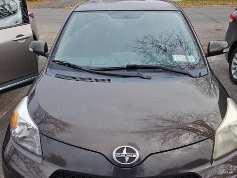 Used 2011 Scion xD image 1
