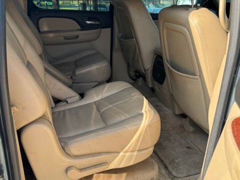 Used 2008 Chevrolet Suburban LT w/ LT Preferred Equipment Group RWD image 9